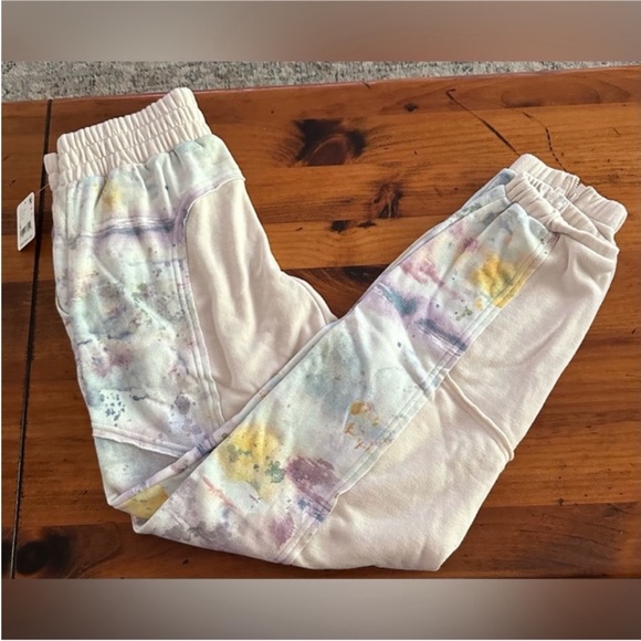 NWT Free People Joggers. Size Small. Super soft and very cute design. Oversized - Picture 4 of 9